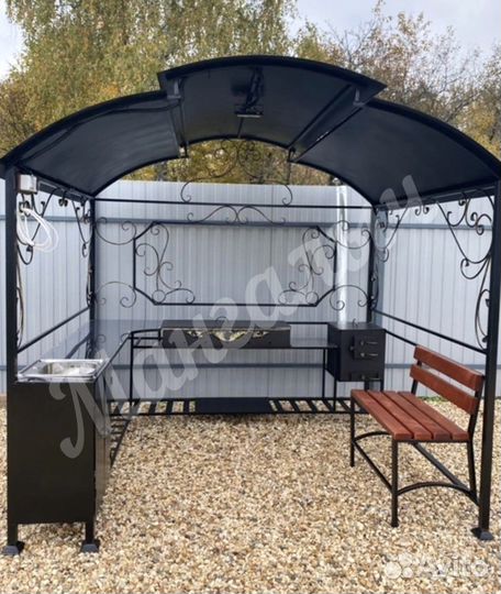 Мангал с крышей