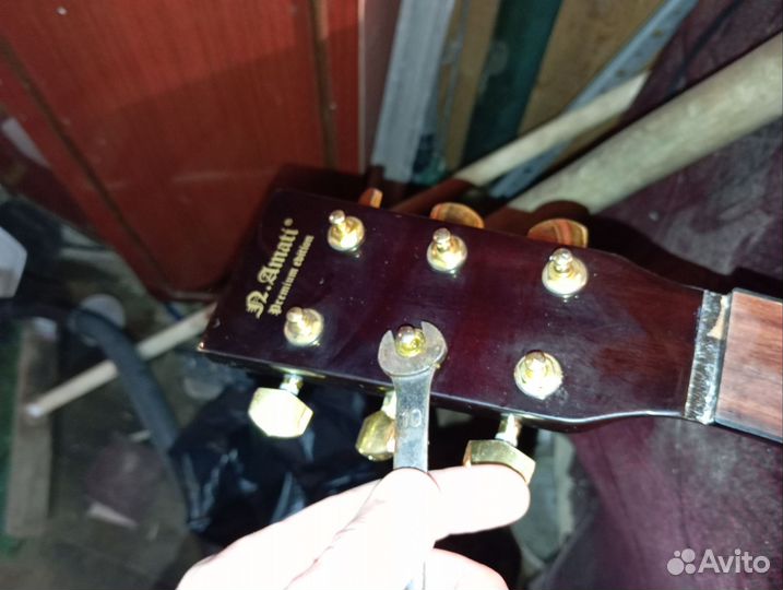 Ремонт гитар, замена струн, регулировка грифа