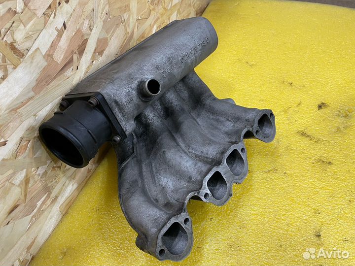 Впускной коллектор Audi 80