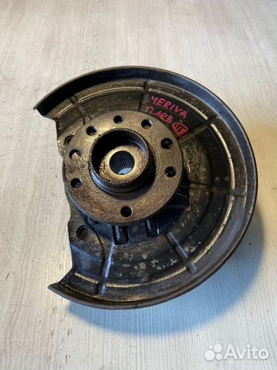 Кулак передний левый Opel Meriva B A14XER 2012