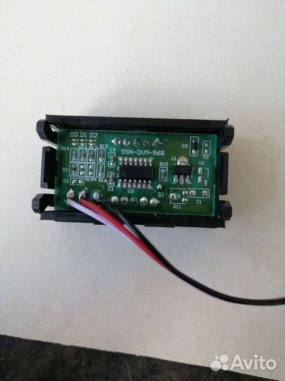 Цифровой вольтметр зеленый