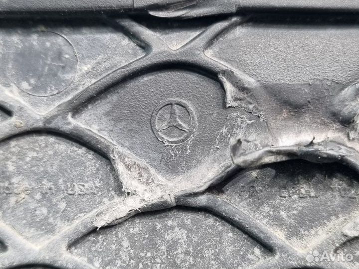 Заглушка буксировочного крюка передняя