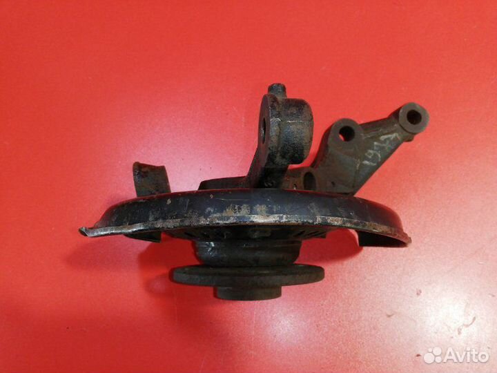 Поворотный кулак передний правый Toyota Probox