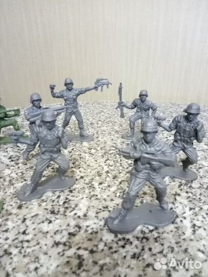 Солдаты пластмассовые