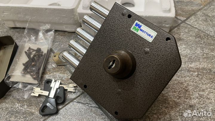 Замок накладной mottura 30.601