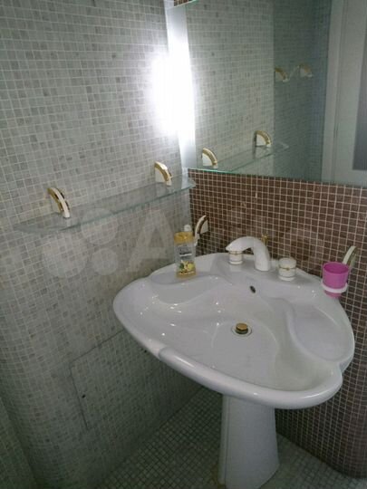 2-к. квартира, 70 м², 1/4 эт.