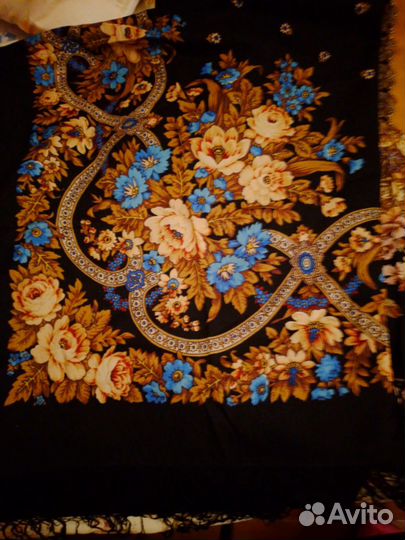 Платки- шали павловопосадские СССР,ч/ш новые 148см