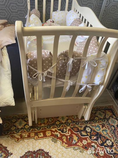 Детская кровать с маятником и ящиком