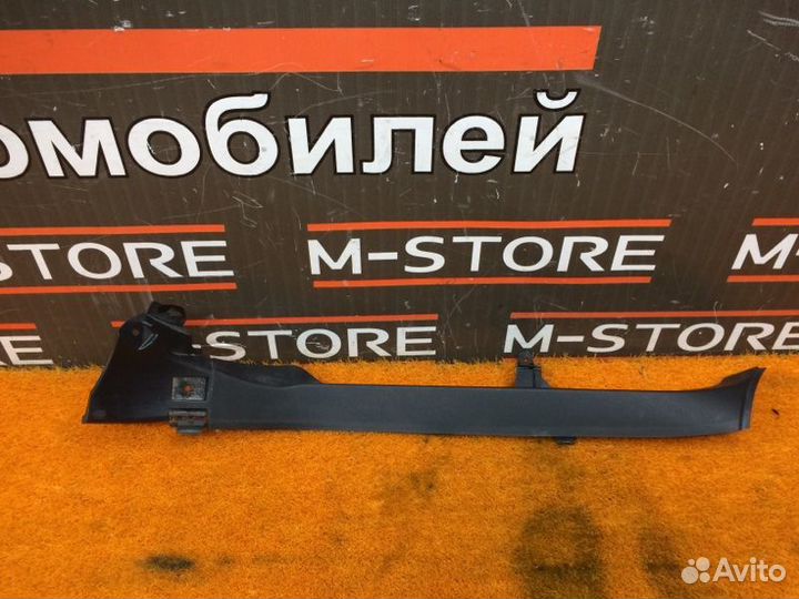 Обшивка стойки задняя левая Mercedes-Benz E-Class