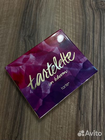 Палетка теней Tarte Tartelette In Bloom Palette
