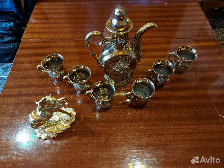 Сервиз + статуэтка