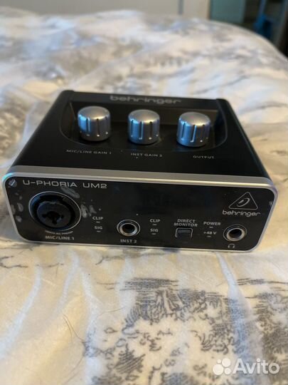 Звуковая карта behringer u-phoria um2