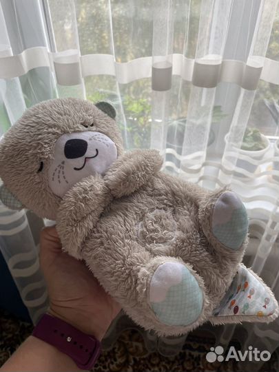 Мягкая игрушка для засыпания выдра Fisher price