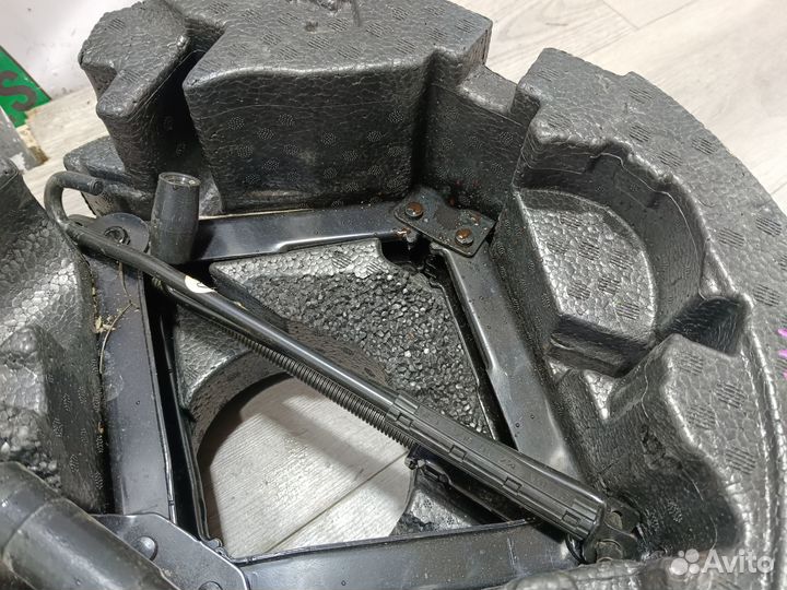 Борт комплект + домкрат для Skoda Octavia A7