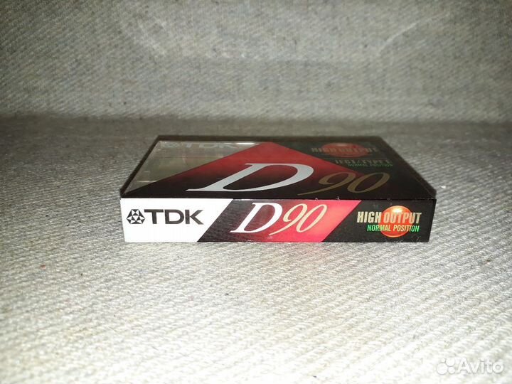 Запечатанная аудиокассета TDK D90