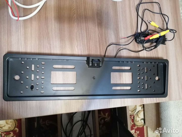 Камера заднего вида TopCar в рамке номерного знака