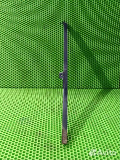 Направляющая стекла двери задняя левая Honda Civic