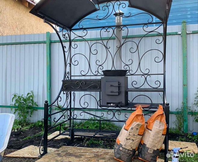Мангал с крышей кованый
