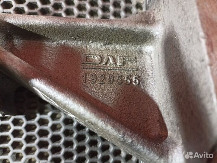 Кронштейн двигателя правый Daf XF106