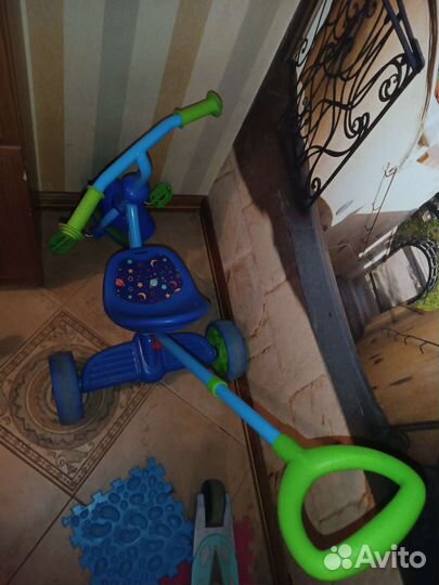 Велосипед трёхколёсный