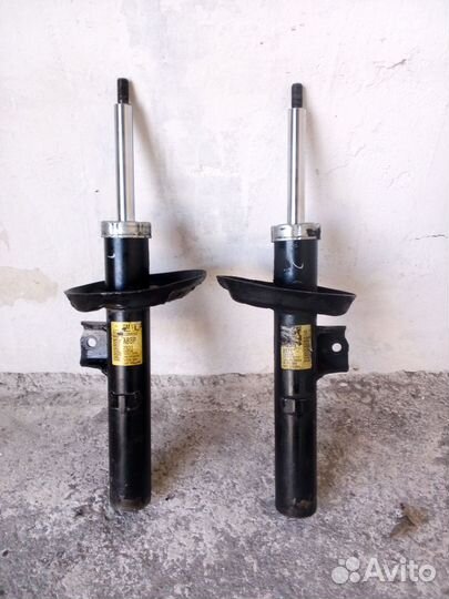 Передние амортизаторы на Opel Astra J