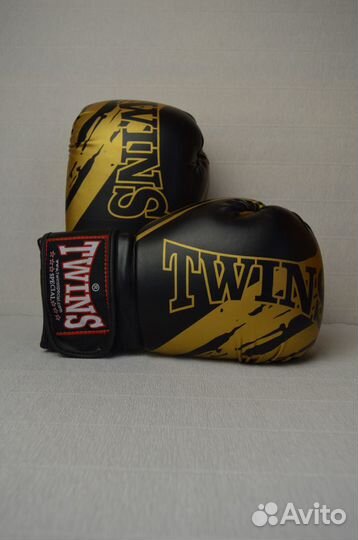 Боксерские перчатки 10 oz