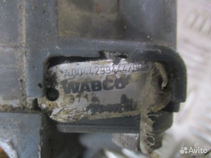 Ускорительный клапан Mercedes-Benz A0044299444