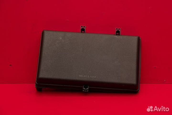 Крышка блока предохранителей Toyota Land Cruiser