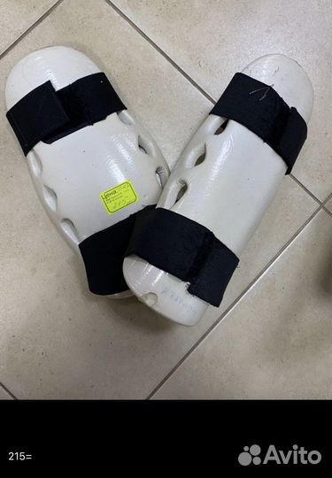 Шлем, жилет, защита на голень