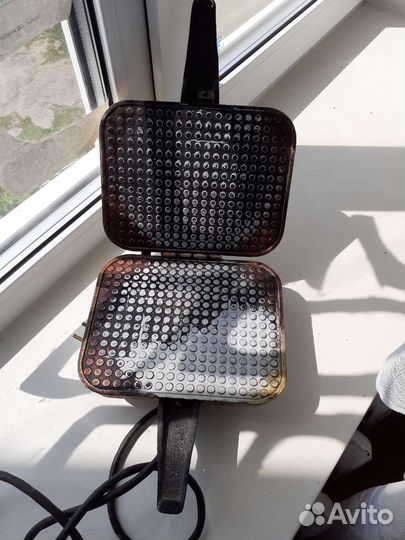 Электрическая вафельница