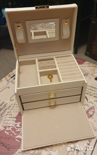 Шкатулка бежевая