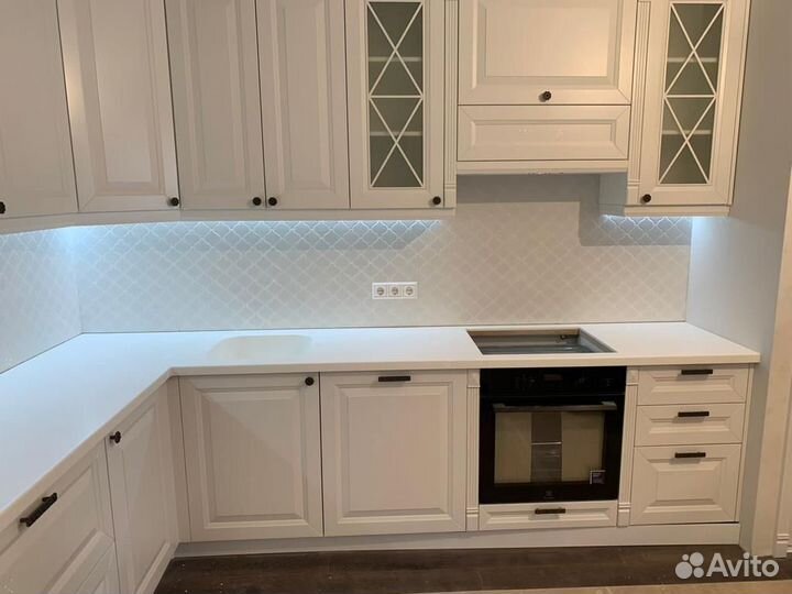 Столешница острова из искусственного камня