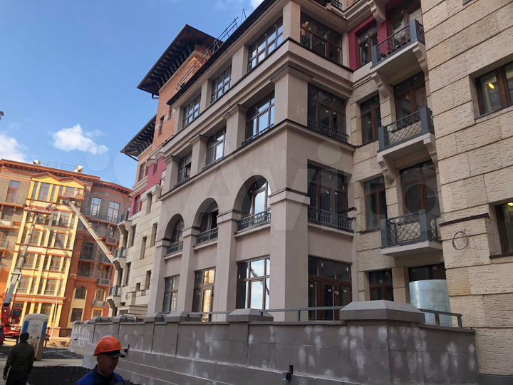 3-к. квартира, 97 м², 1/8 эт.