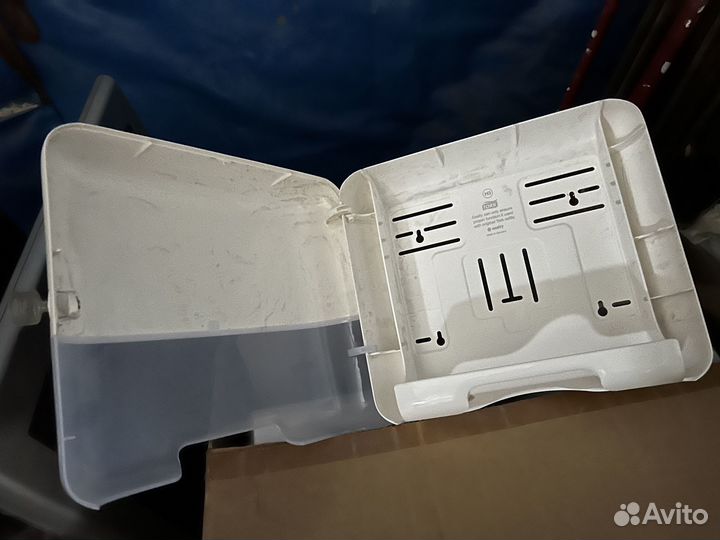 Диспенсеры для бумажных полотенец и туалетной бума