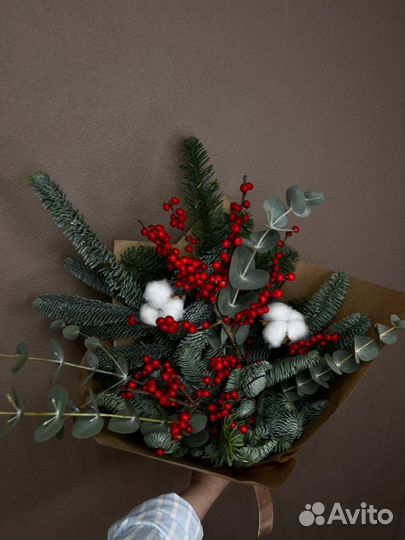 Новогодний зимний букет из нобилиса