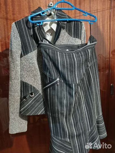 Костюм женский с юбкой