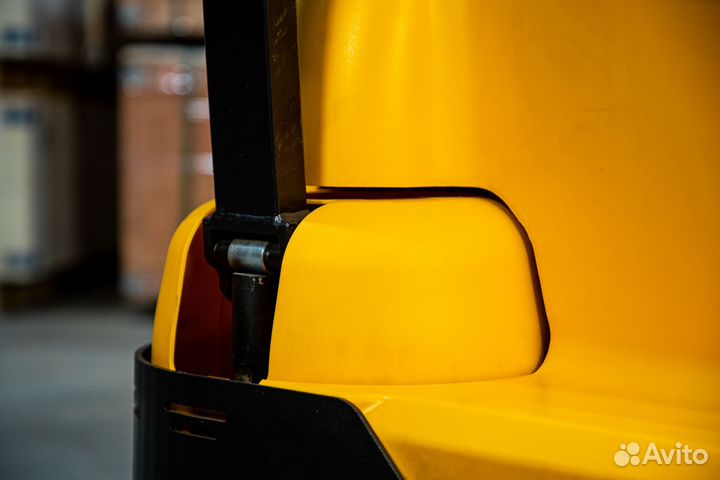 Штабелер самоходный 1,5 тонны 3 метра