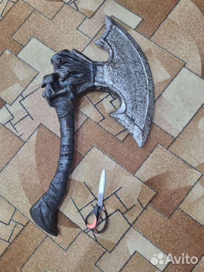 Топор игрушечный