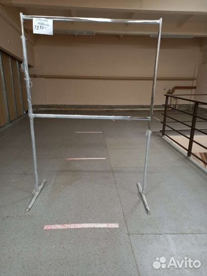 Вешалка для одежды напольная