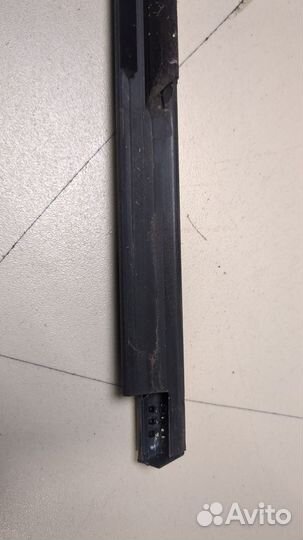 Молдинг стекла левое переднее Volkswagen Taos