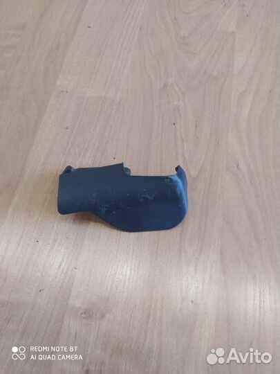 Накладка на петлю капота левая Volkswagen Passat