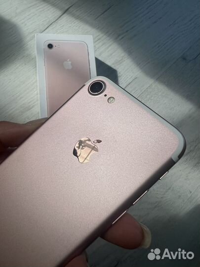 Телефон iPhone 7