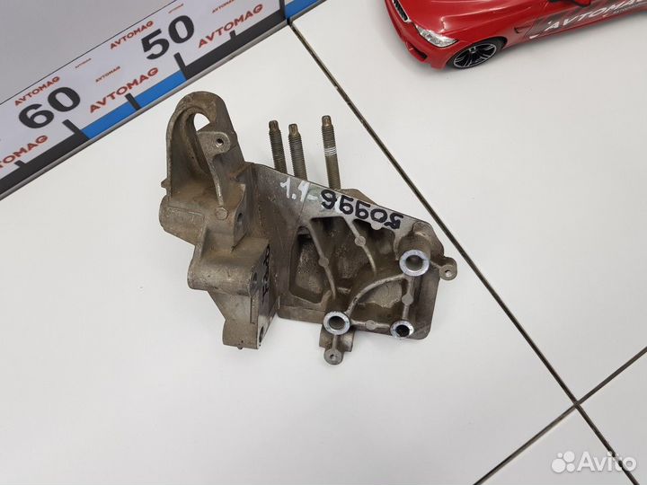 Кронштейн двигателя правый (Ford Focus)