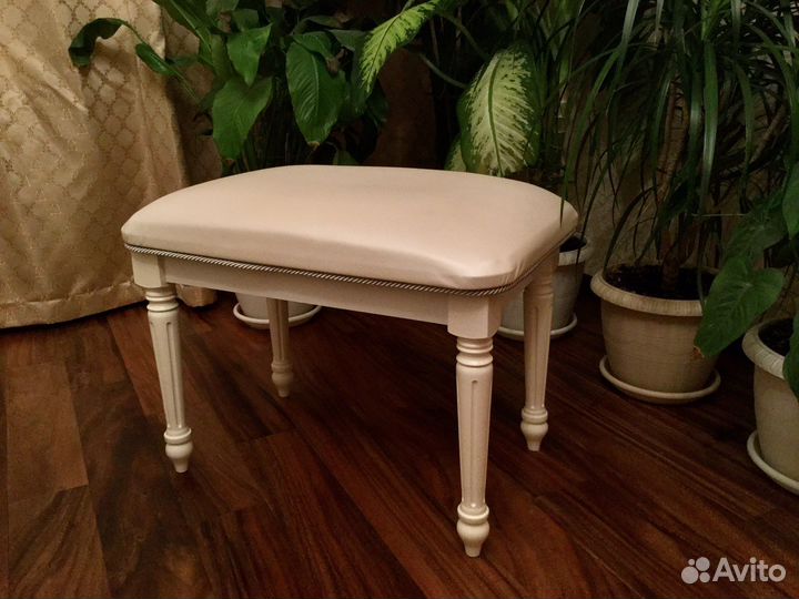 Банкетка белая для цифровых пианино и синтезаторов