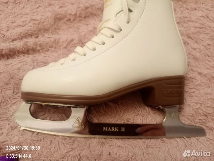Фигурные коньки jackson