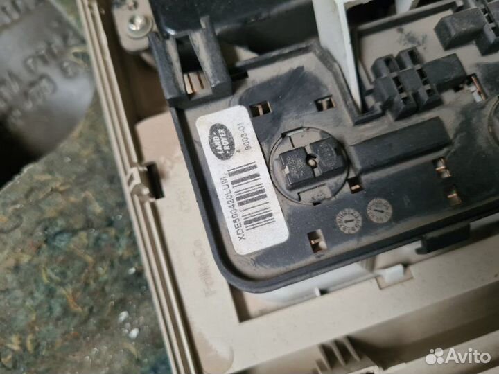 Плафон подсветки салона Land Rover Discovery 3 2.7