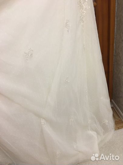Свадебное платье со шлейфом