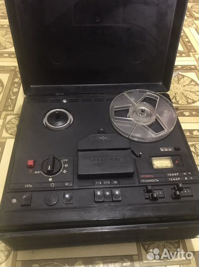 Катушечный магнитофон