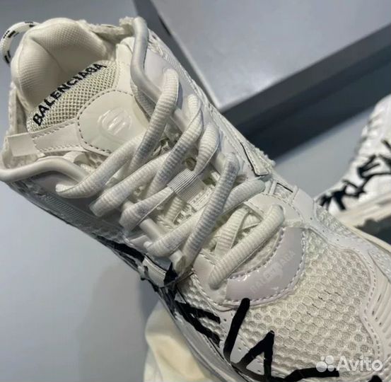 Balenciaga Runner graffiti