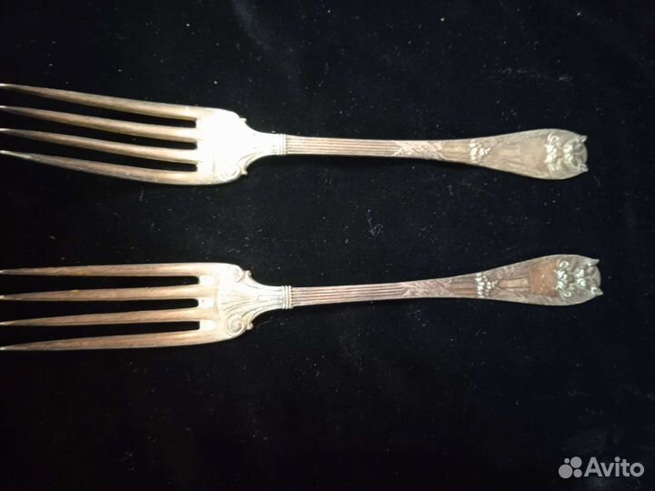 Вилка стариная с головой льва